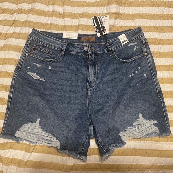 NWT 2XL Judy Blue High Waisted Frayed rigid front Jean shorts - Picture 1 of 3